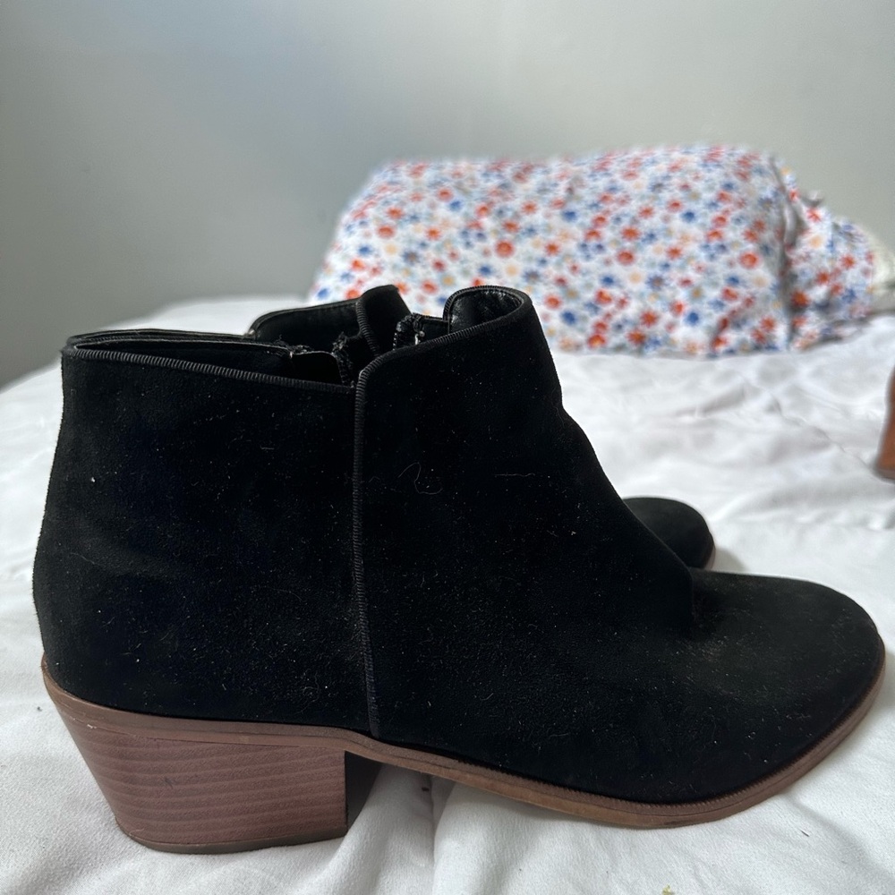 Women’s Chelsea boots black size 11